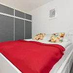Center By Renters *