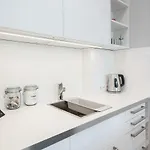 Center By Renters *