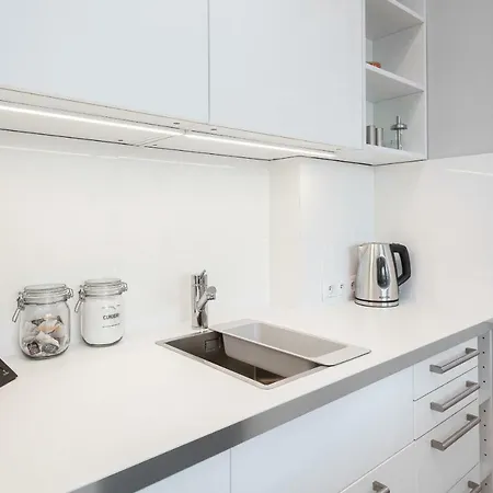 Center By Renters *
